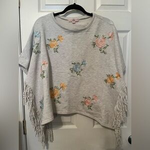 Anthropologie TP Gray‎ Floral Embroidered Poncho Cottagecore Floral Fringe